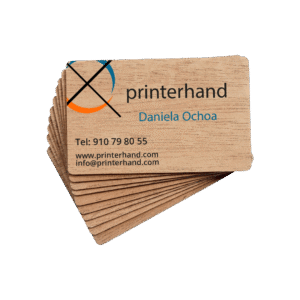 Tarjeta de madera personalizada de 8,5 × 5,5 cm fabricada en madera natural con acabado veteado por Printerhand